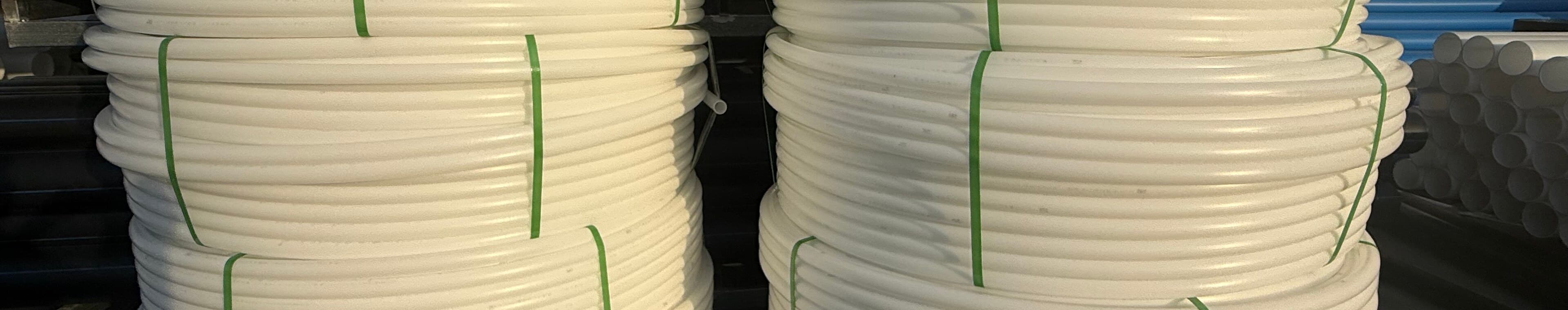 أنابيب كبيرة القطر في الساحة لخدمة مياه التبريد